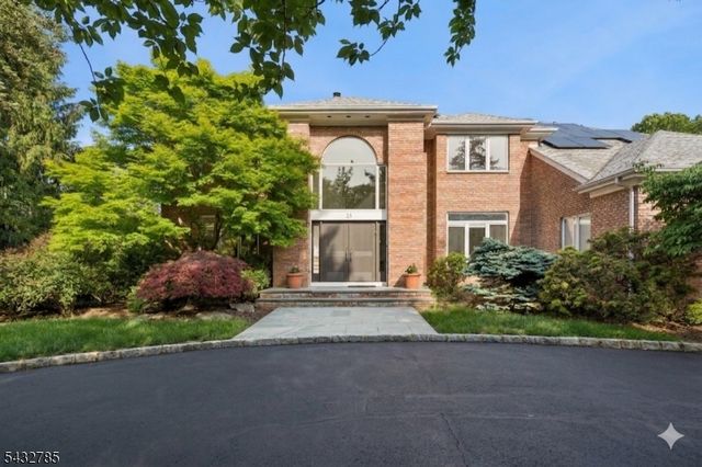 23 Hadrian Dr, Livingston Twp., NJ 07039