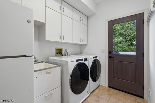 23 Hadrian Dr, Livingston Twp., NJ 07039