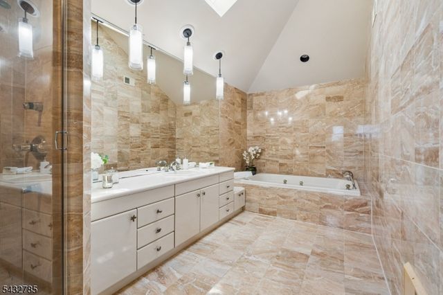 23 Hadrian Dr, Livingston Twp., NJ 07039