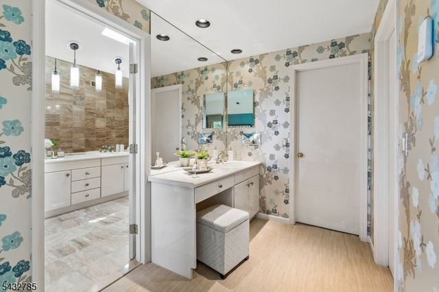23 Hadrian Dr, Livingston Twp., NJ 07039