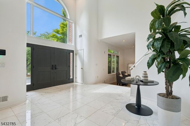 23 Hadrian Dr, Livingston Twp., NJ 07039