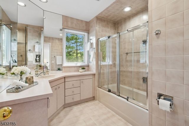 23 Hadrian Dr, Livingston Twp., NJ 07039