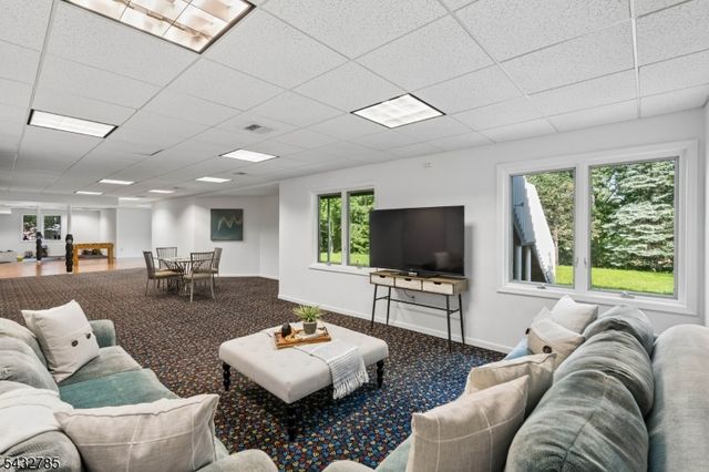 23 Hadrian Dr, Livingston Twp., NJ 07039