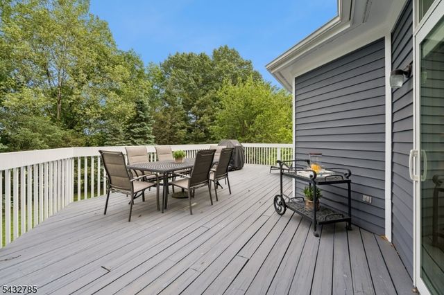 23 Hadrian Dr, Livingston Twp., NJ 07039