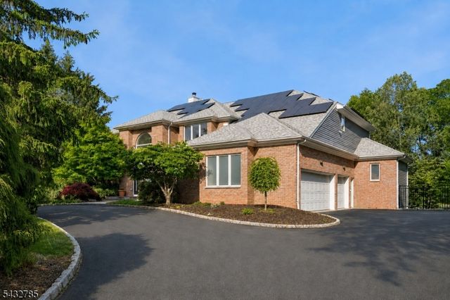 23 Hadrian Dr, Livingston Twp., NJ 07039