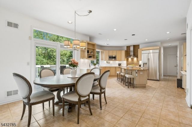 23 Hadrian Dr, Livingston Twp., NJ 07039
