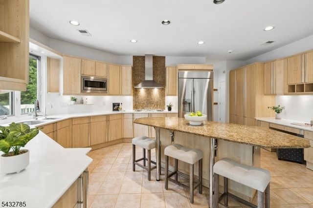 23 Hadrian Dr, Livingston Twp., NJ 07039