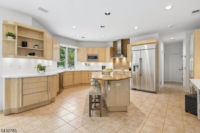 23 Hadrian Dr, Livingston Twp., NJ 07039