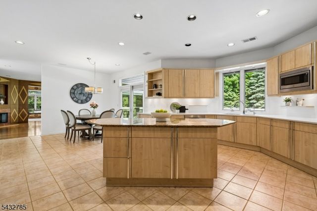 23 Hadrian Dr, Livingston Twp., NJ 07039