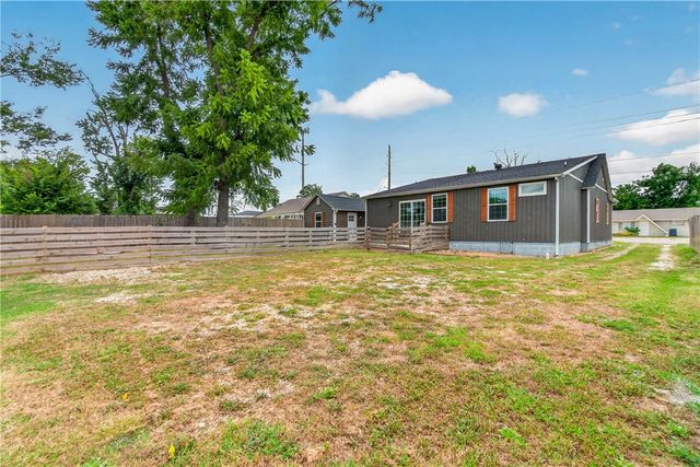 519 N 8th Street, Rogers, AR 72756
