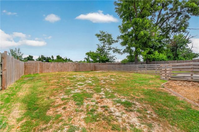 519 N 8th Street, Rogers, AR 72756