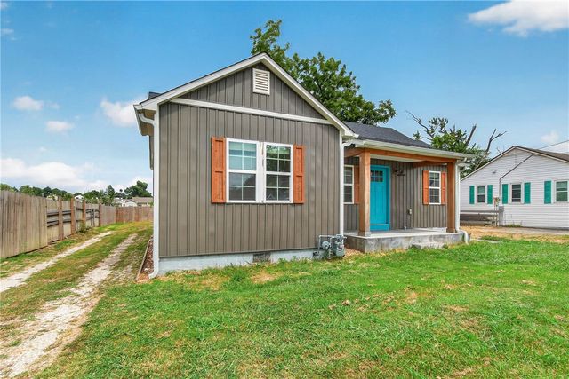 519 N 8th Street, Rogers, AR 72756