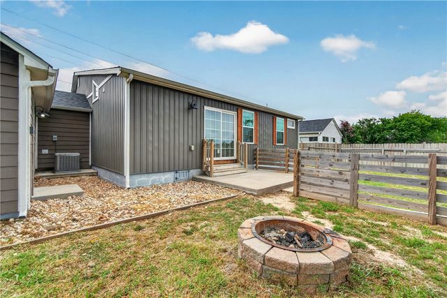 519 N 8th Street, Rogers, AR 72756