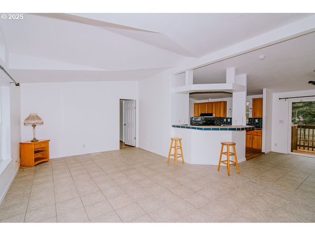 88247 ELLMAKER Rd, Veneta, OR 97487