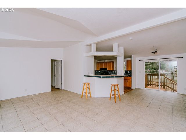 88247 ELLMAKER Rd, Veneta, OR 97487