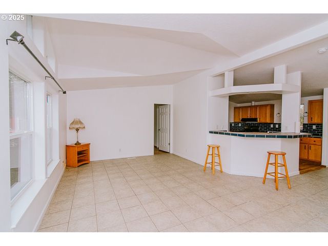 88247 ELLMAKER Rd, Veneta, OR 97487