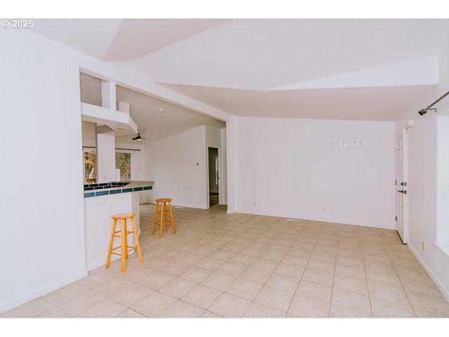 88247 ELLMAKER Rd, Veneta, OR 97487