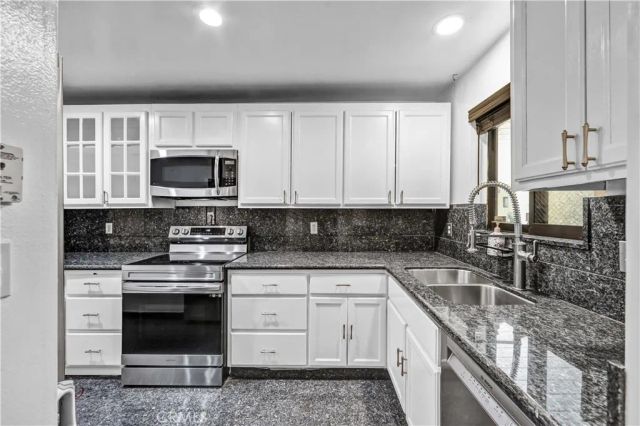 1900 Vine Street 212, Los Angeles, CA 90068