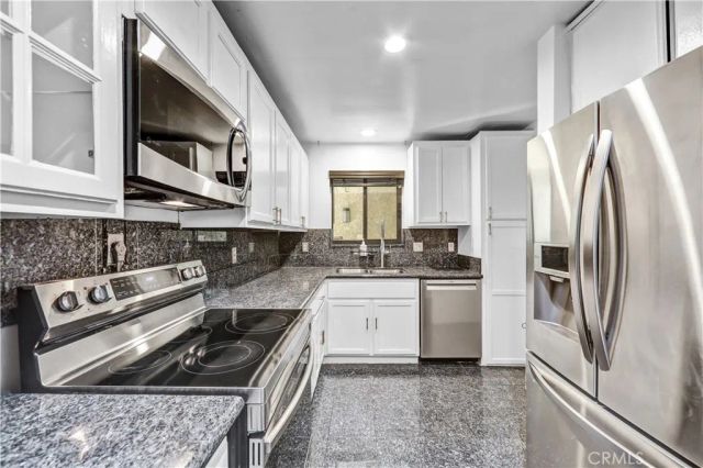 1900 Vine Street 212, Los Angeles, CA 90068