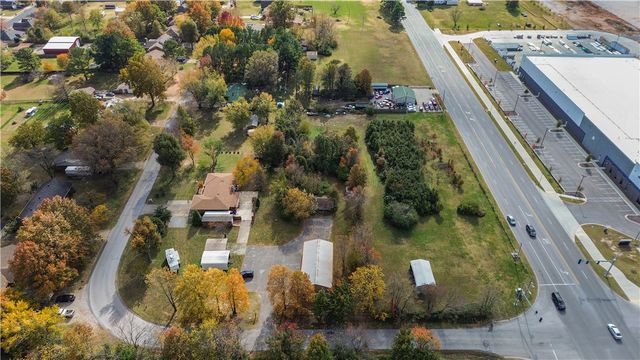 626 Oakwood Street, Lowell, AR 72745