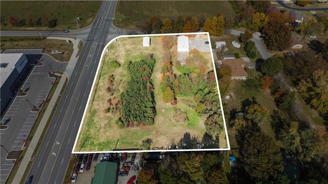 626 Oakwood Street, Lowell, AR 72745