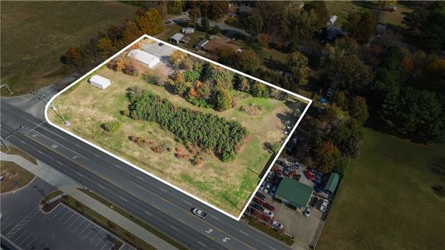 626 Oakwood Street, Lowell, AR 72745