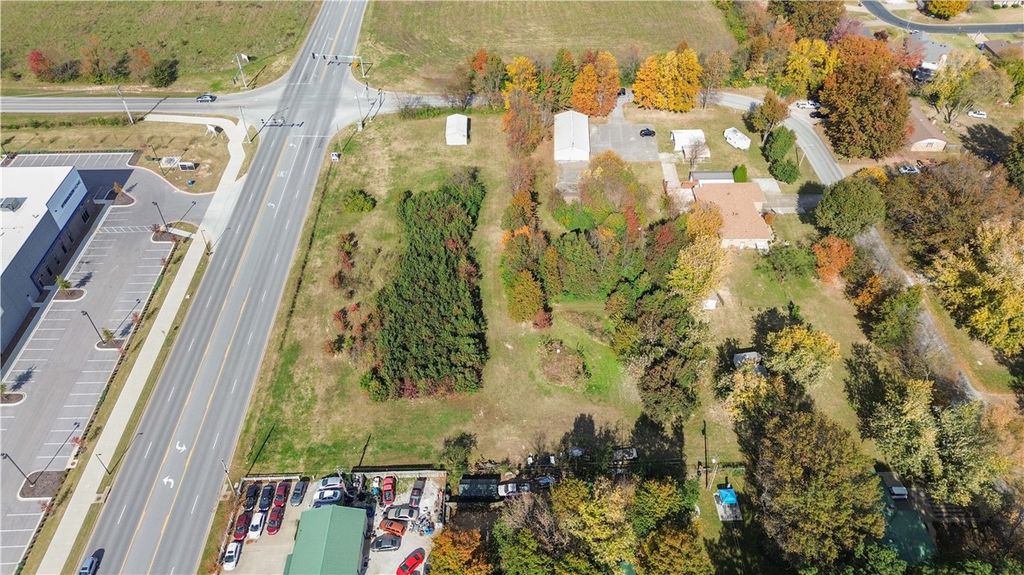 626 Oakwood Street, Lowell, AR 72745