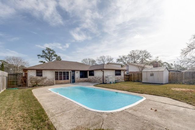 16210 Tibet Road, Friendswood, TX 77546