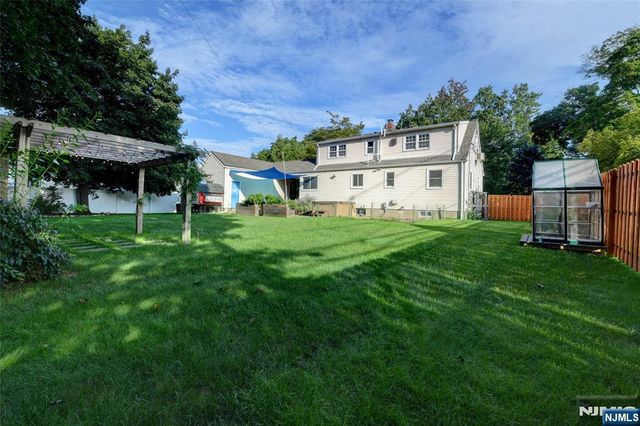 39 Sunset, Pequannock Township, NJ 07444