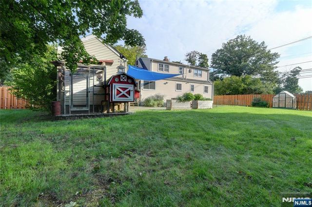 39 Sunset, Pequannock Township, NJ 07444