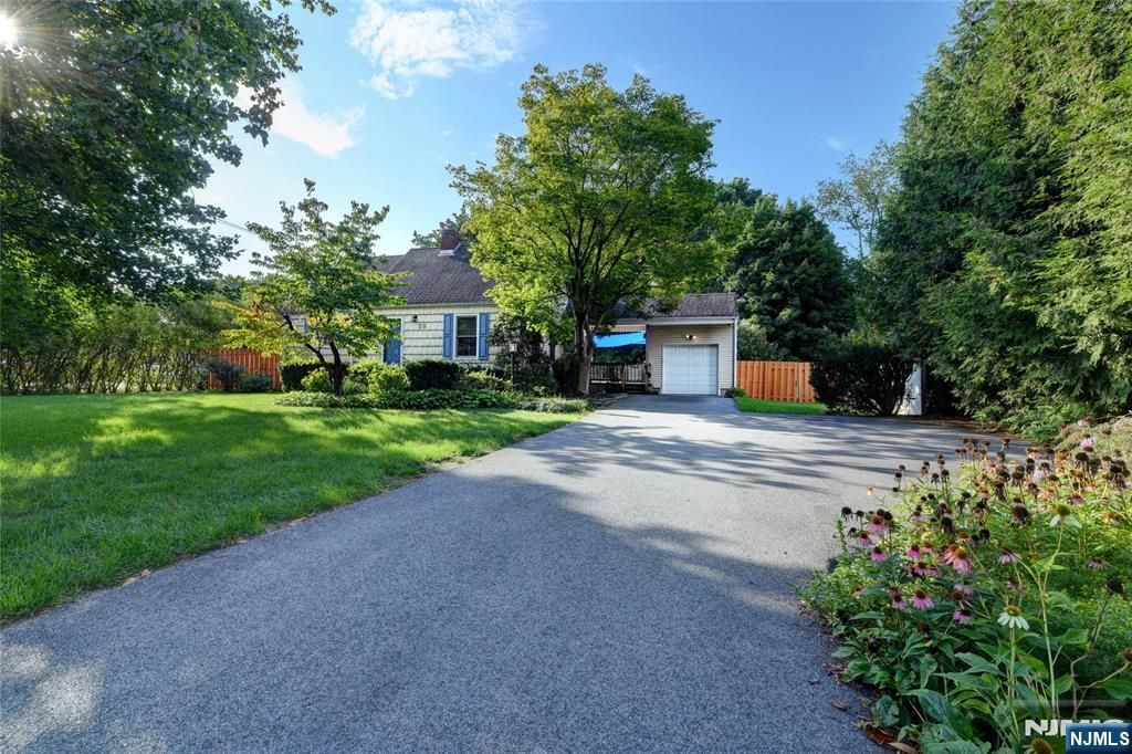 39 Sunset, Pequannock Township, NJ 07444