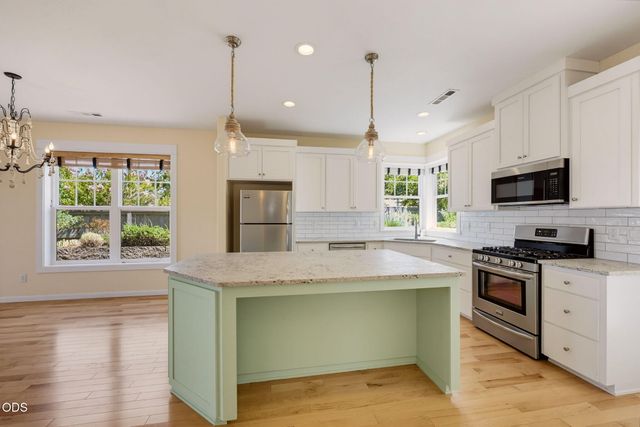 3832 Sherwood Park Drive, Medford, OR 97504