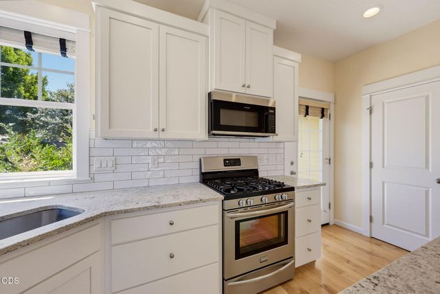 3832 Sherwood Park Drive, Medford, OR 97504