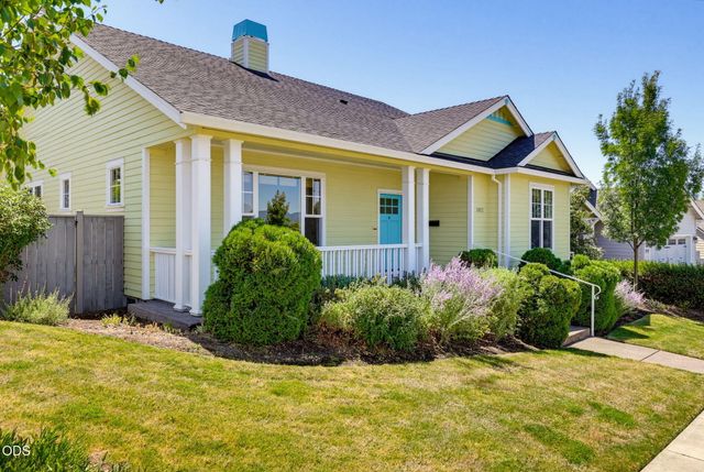 3832 Sherwood Park Drive, Medford, OR 97504