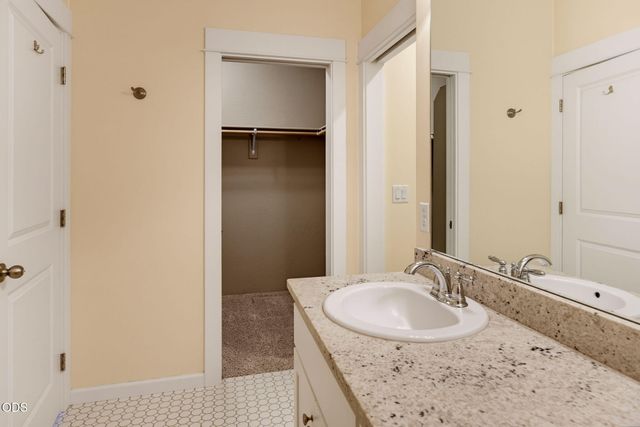 3832 Sherwood Park Drive, Medford, OR 97504