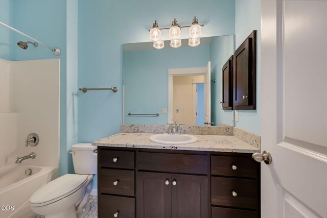 3832 Sherwood Park Drive, Medford, OR 97504