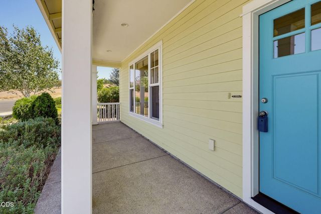 3832 Sherwood Park Drive, Medford, OR 97504