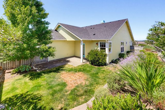 3832 Sherwood Park Drive, Medford, OR 97504