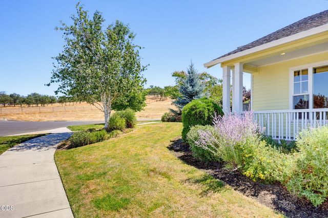 3832 Sherwood Park Drive, Medford, OR 97504