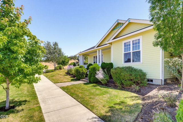 3832 Sherwood Park Drive, Medford, OR 97504