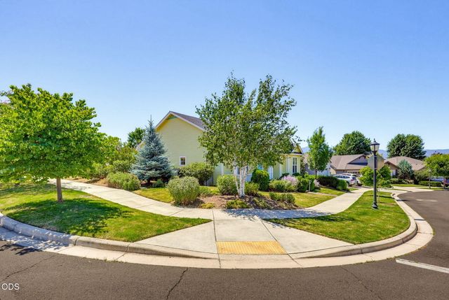 3832 Sherwood Park Drive, Medford, OR 97504