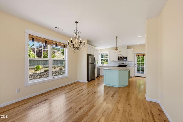 3832 Sherwood Park Drive, Medford, OR 97504