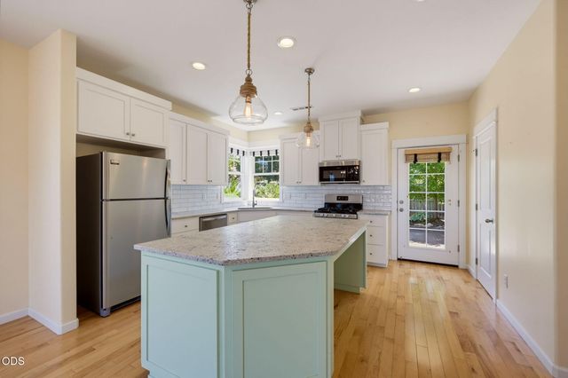 3832 Sherwood Park Drive, Medford, OR 97504