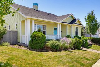 3832 Sherwood Park Drive, Medford, OR 97504