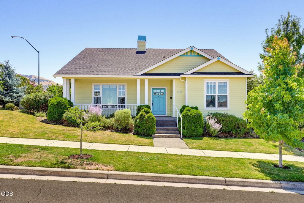 3832 Sherwood Park Drive, Medford, OR 97504