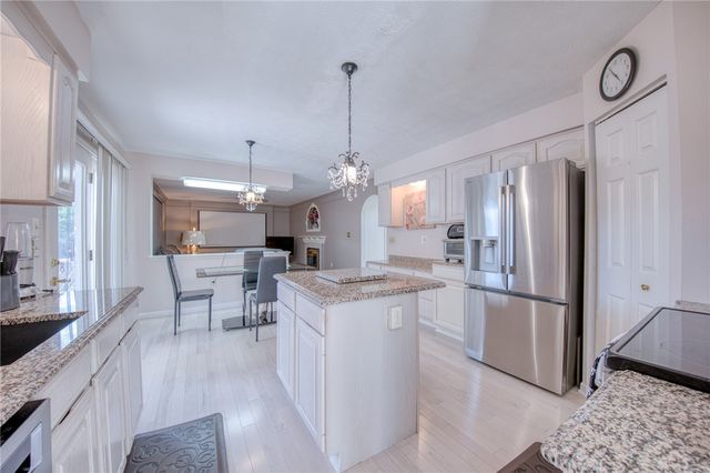 219 Waterford Dr, Mckees Rocks, PA 15136