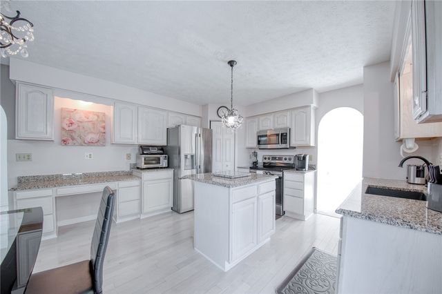 219 Waterford Dr, Mckees Rocks, PA 15136