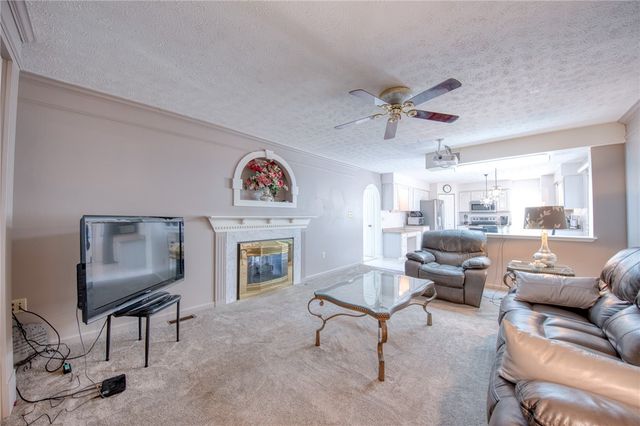 219 Waterford Dr, Mckees Rocks, PA 15136