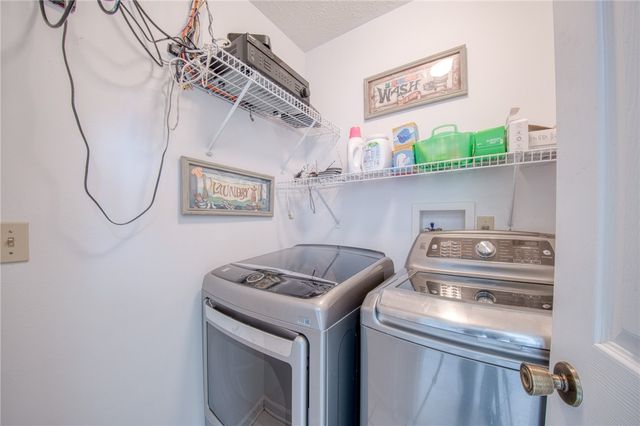 219 Waterford Dr, Mckees Rocks, PA 15136