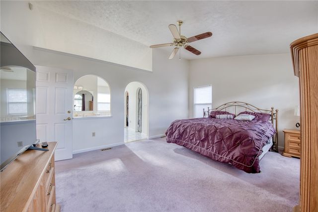 219 Waterford Dr, Mckees Rocks, PA 15136